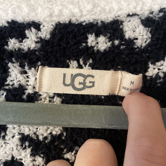 UGG Cecilia Snow Leopard V-Neck Cheetah Print Super Soft Sweater size M - Picture 7 of 10